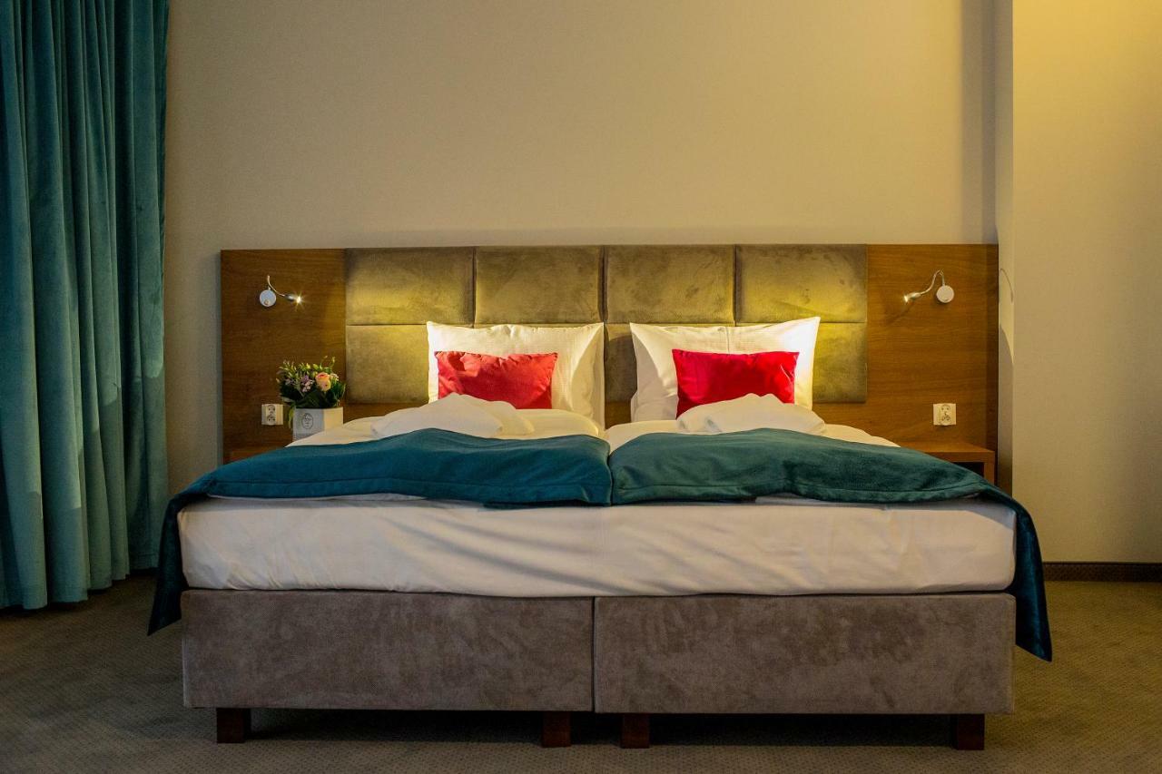 Hotel Stary Mlyn à Świdnica Extérieur photo
