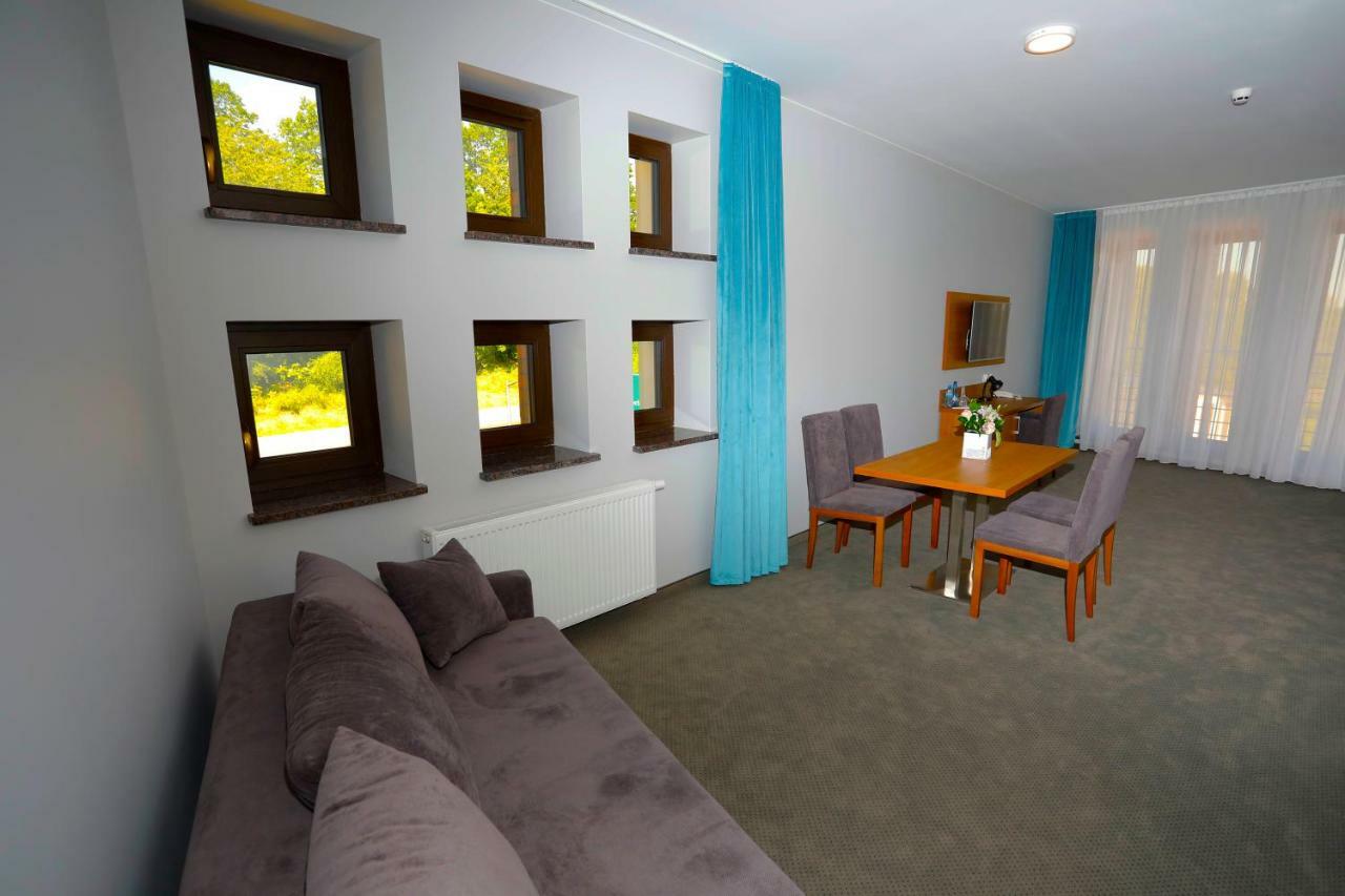 Hotel Stary Mlyn à Świdnica Extérieur photo